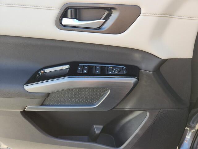 new 2025 Nissan Pathfinder car, priced at $36,979