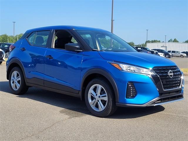 new 2025 Nissan Kicks Play car, priced at $23,850