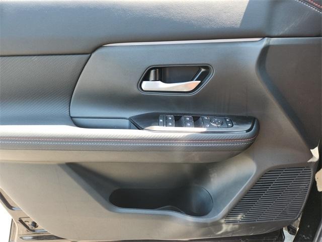 new 2025 Nissan Kicks car, priced at $27,687