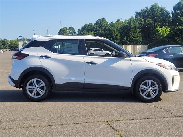 new 2025 Nissan Kicks Play car, priced at $23,850