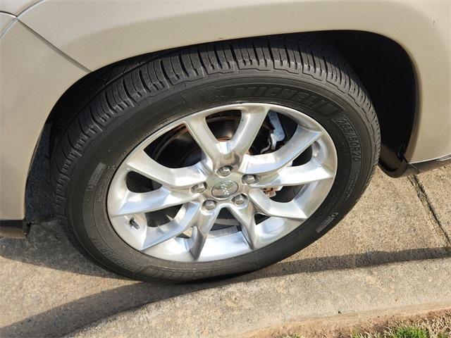 used 2015 Jeep Grand Cherokee car, priced at $15,700
