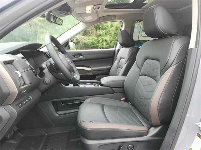 new 2025 Nissan Pathfinder car, priced at $51,672