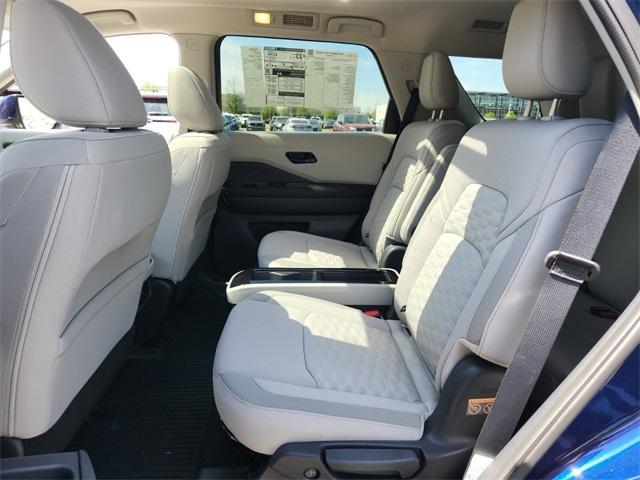 new 2025 Nissan Pathfinder car, priced at $40,313