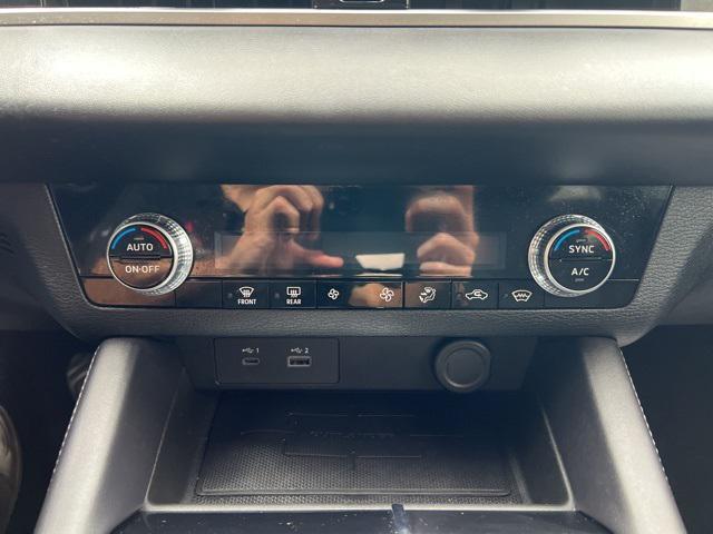 used 2024 Mitsubishi Outlander car, priced at $26,995