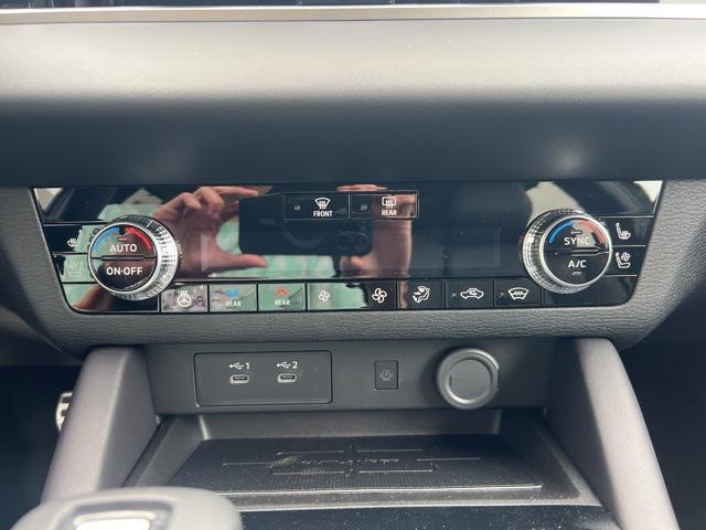 new 2025 Mitsubishi Outlander car, priced at $43,205