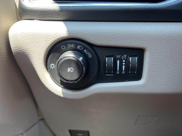 used 2023 Chrysler Pacifica car, priced at $29,999