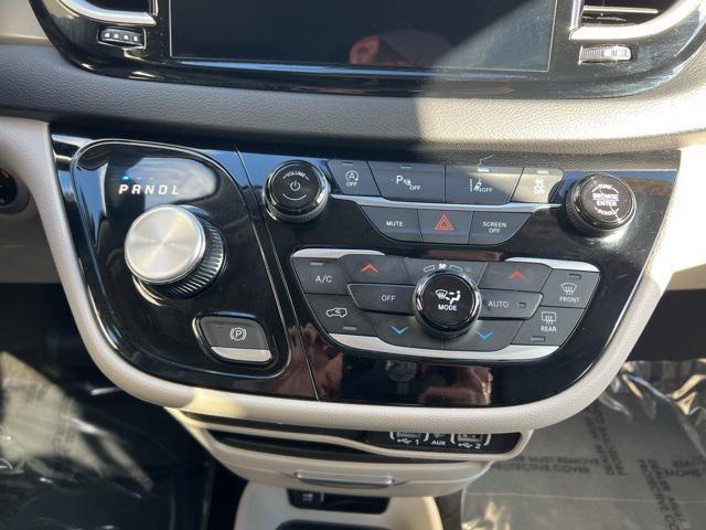 used 2024 Chrysler Pacifica car, priced at $34,516