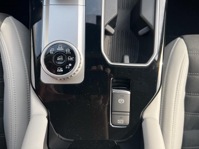 new 2025 Mitsubishi Outlander car, priced at $38,030