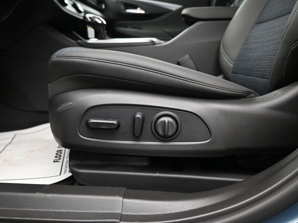 new 2025 Buick Envista car, priced at $25,985