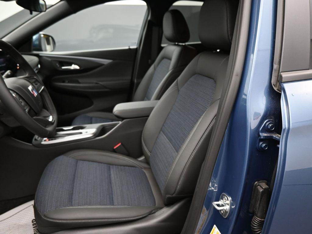 new 2025 Buick Envista car, priced at $25,985