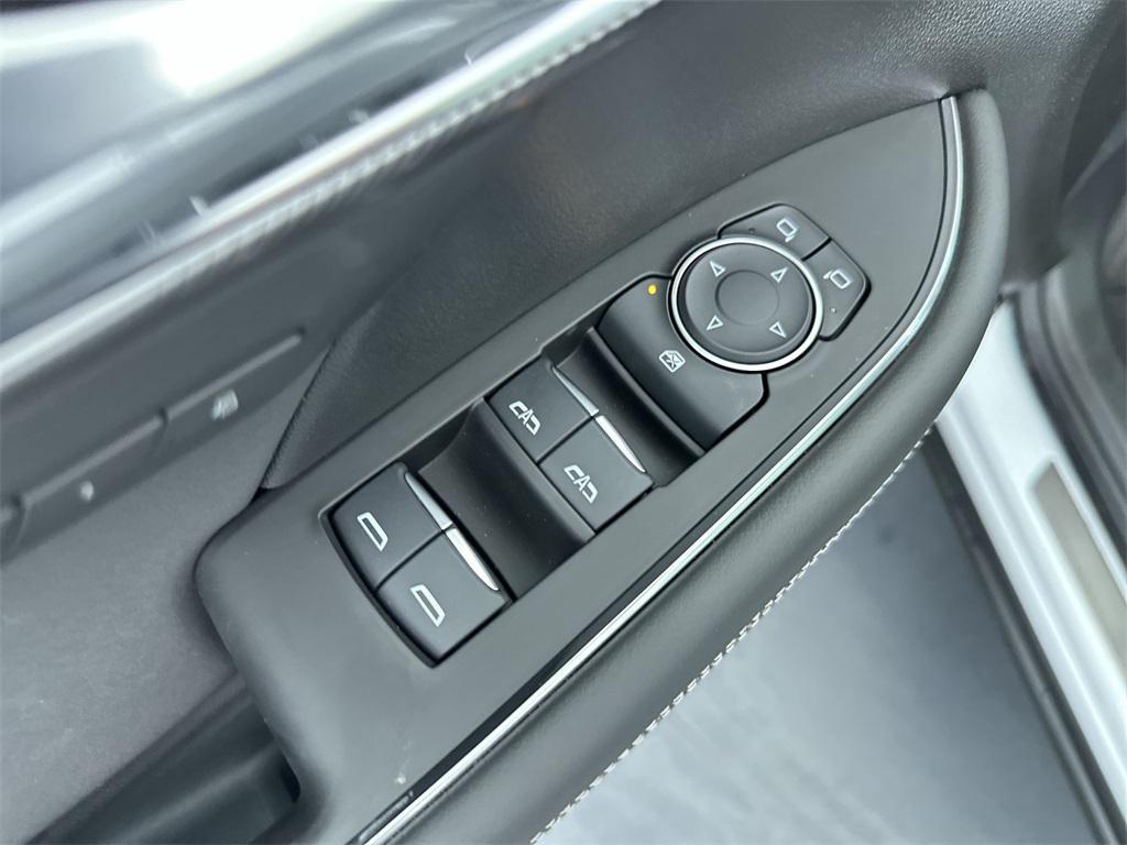 new 2025 Buick Envision car, priced at $40,985