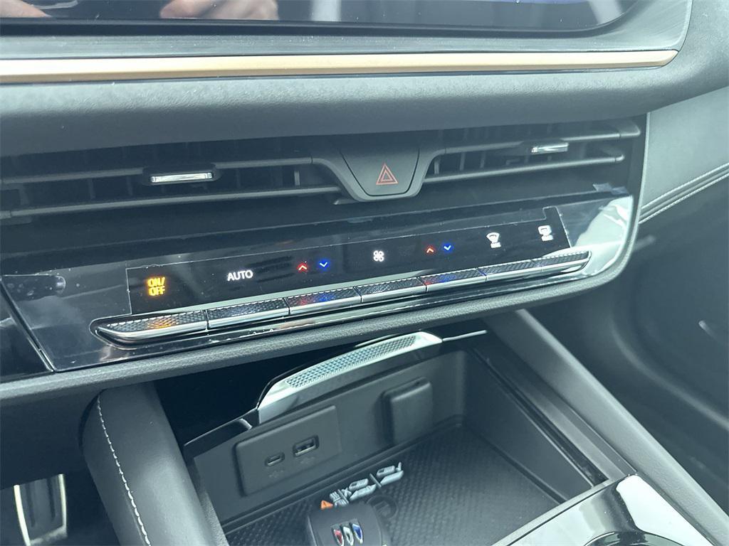 new 2025 Buick Envision car, priced at $40,985