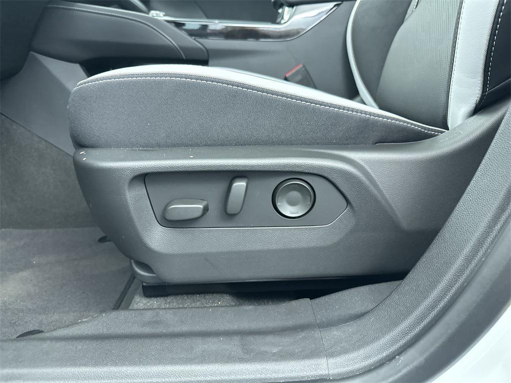 new 2025 Buick Envision car, priced at $40,985