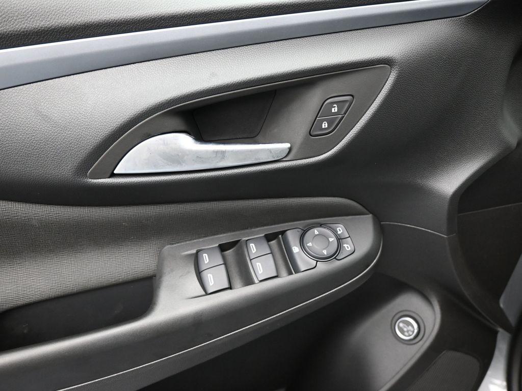 new 2025 Buick Envista car, priced at $25,985