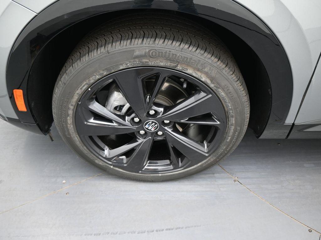 used 2025 Buick Envision car, priced at $31,990