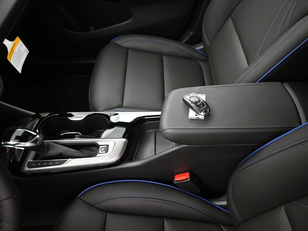 new 2025 Buick Envista car, priced at $28,985