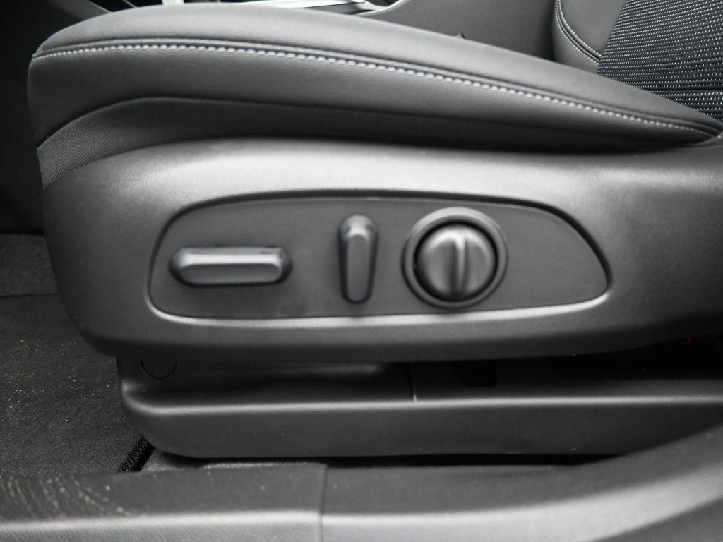 new 2025 Buick Envista car, priced at $25,985
