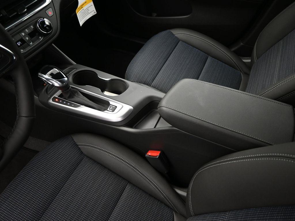 new 2025 Buick Envista car, priced at $25,985