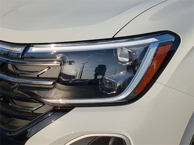 new 2025 Volkswagen Atlas car, priced at $45,039