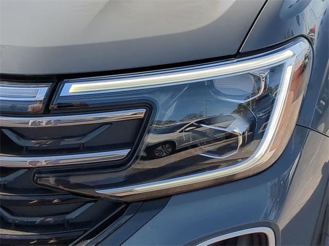 new 2025 Volkswagen Atlas car, priced at $45,450