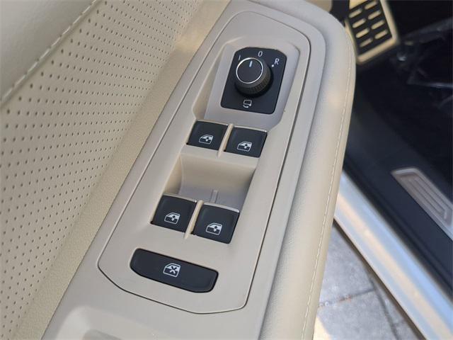 new 2025 Volkswagen Atlas car, priced at $53,310