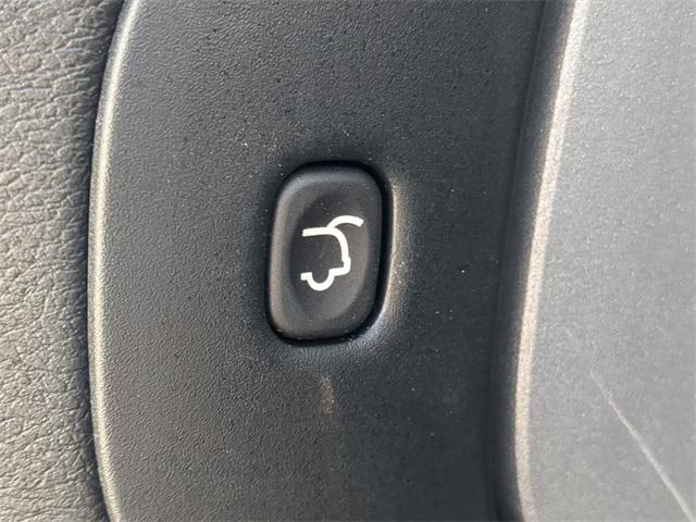 used 2018 Jeep Cherokee car, priced at $16,450