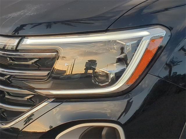 new 2025 Volkswagen Atlas car, priced at $45,277