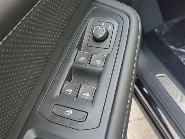 new 2025 Volkswagen Atlas car, priced at $45,277