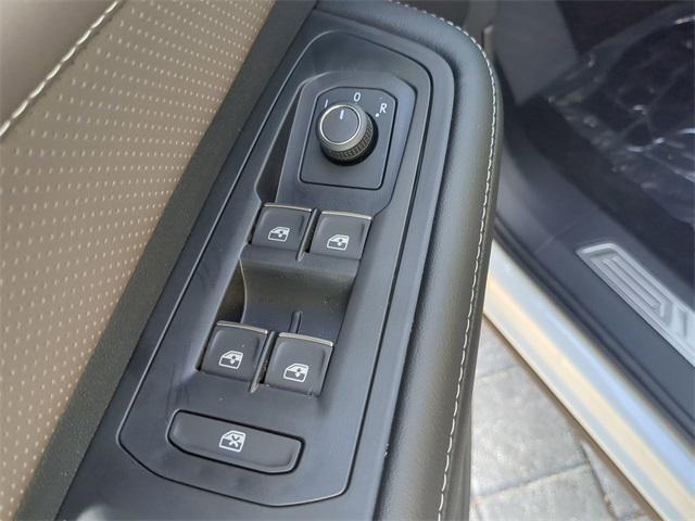 new 2025 Volkswagen Atlas car, priced at $47,292