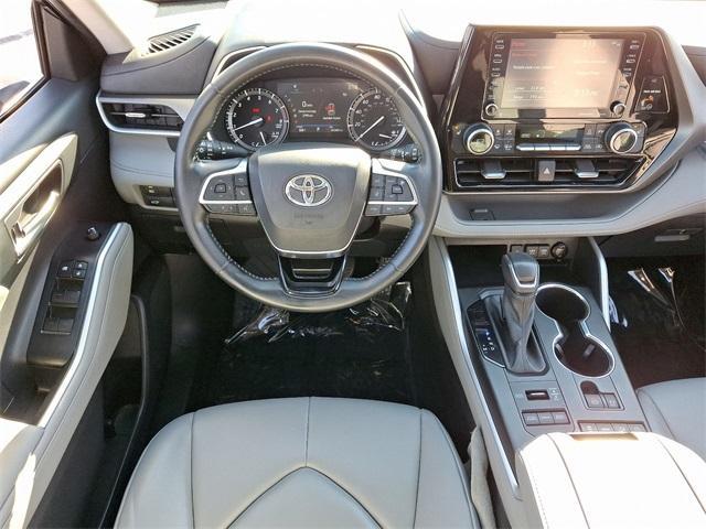 used 2021 Toyota Highlander car, priced at $31,458