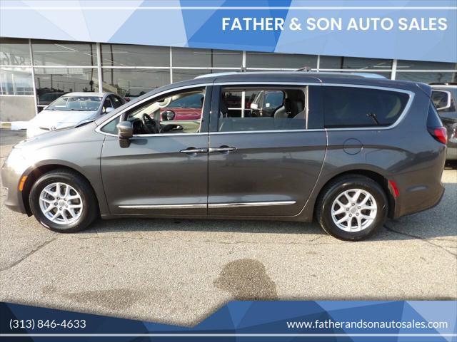 used 2020 Chrysler Pacifica car, priced at $15,495