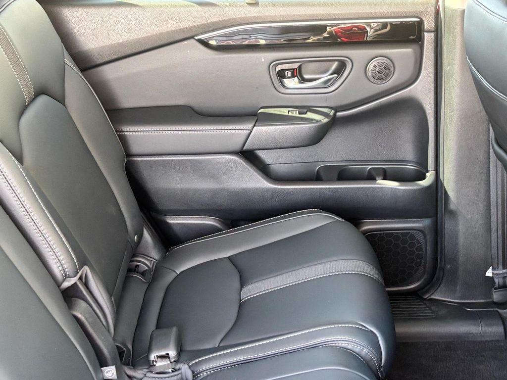 new 2025 Honda Pilot car, priced at $44,449