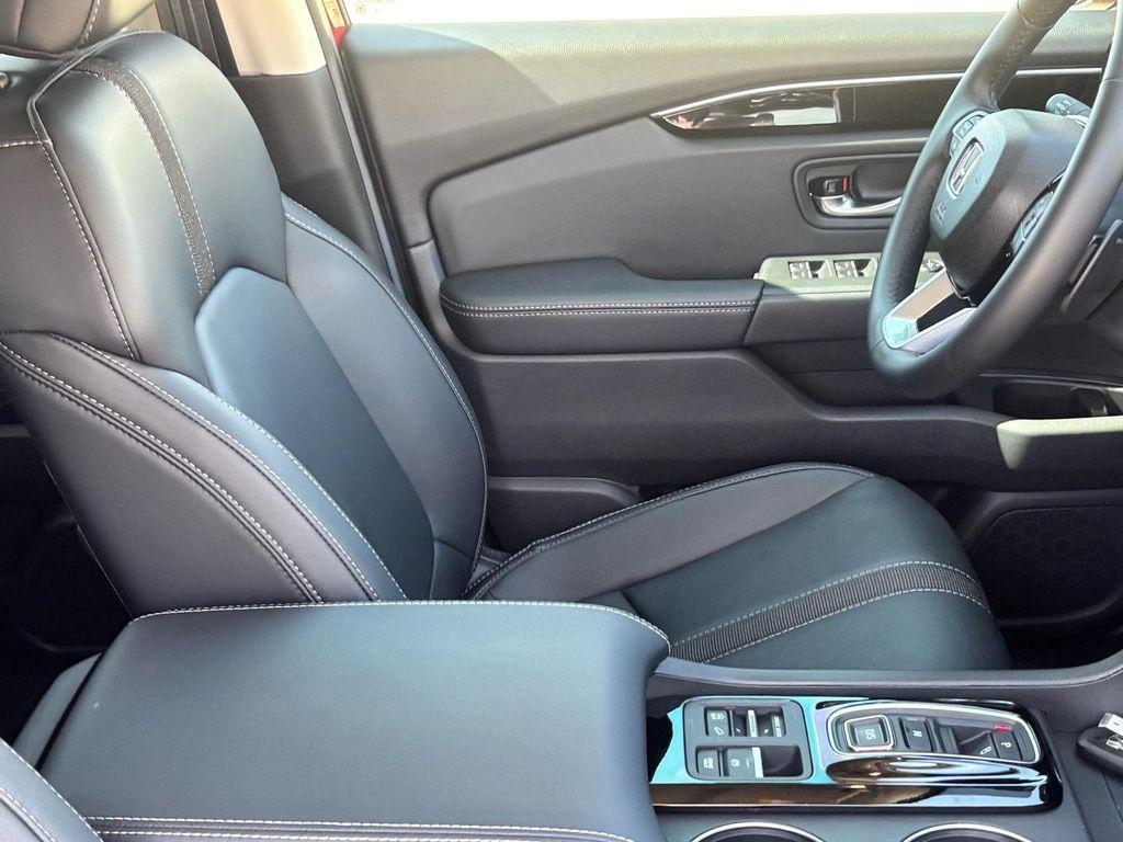 new 2025 Honda Pilot car, priced at $44,449