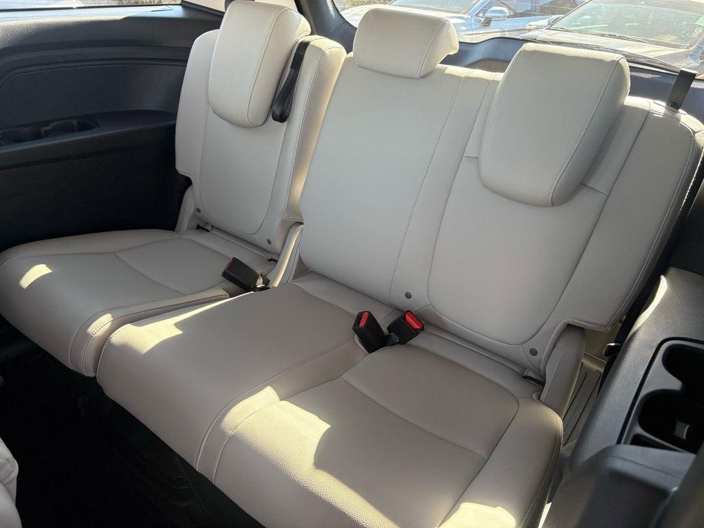 new 2026 Honda Odyssey car, priced at $44,290
