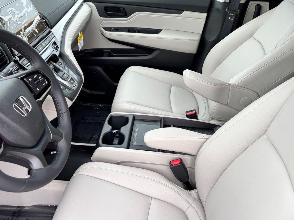 new 2026 Honda Odyssey car, priced at $45,685
