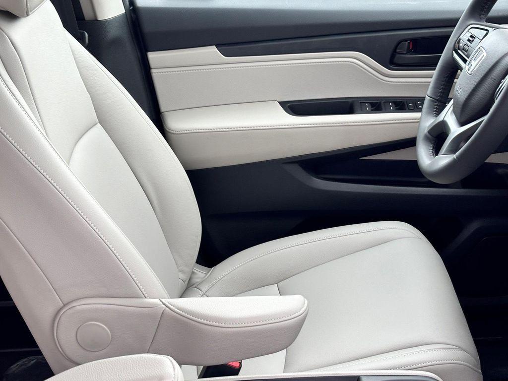 new 2026 Honda Odyssey car, priced at $45,685