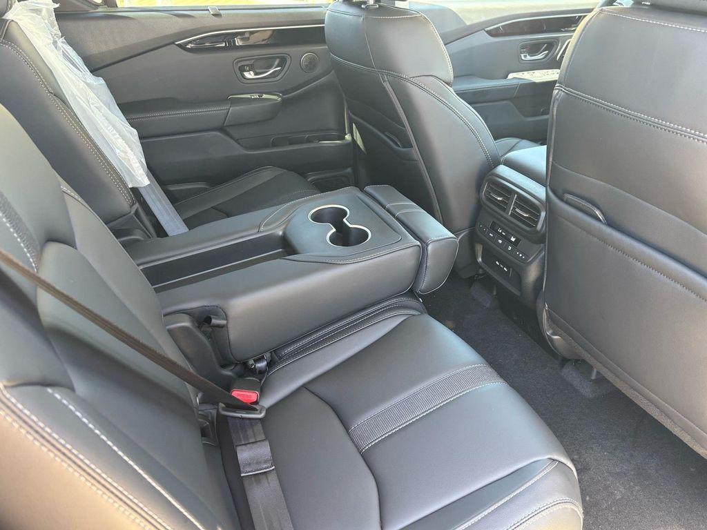new 2025 Honda Pilot car, priced at $46,834