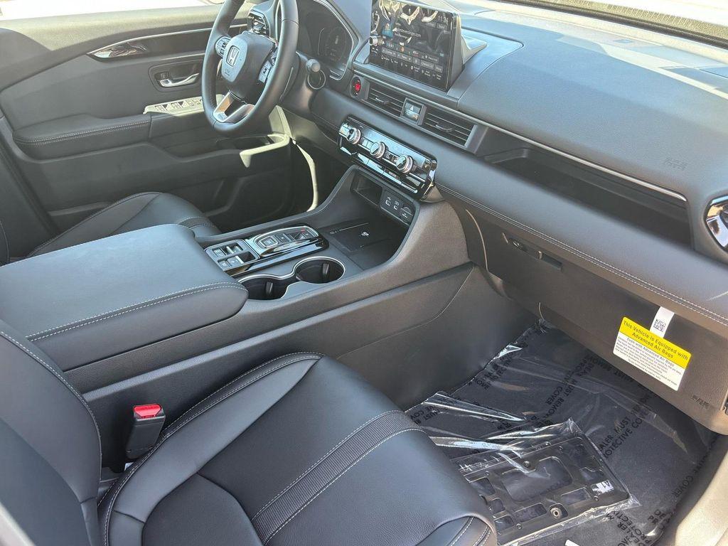 new 2025 Honda Pilot car, priced at $46,834