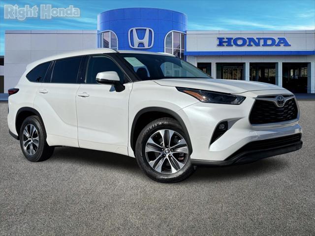 used 2022 Toyota Highlander car, priced at $30,688