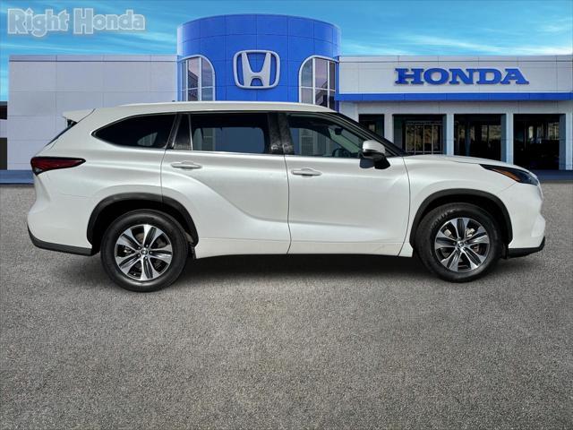 used 2022 Toyota Highlander car, priced at $30,688