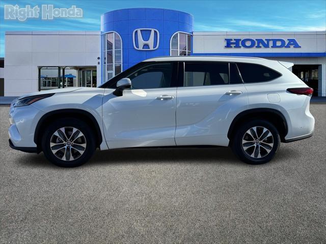 used 2022 Toyota Highlander car, priced at $30,688