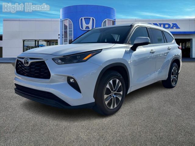 used 2022 Toyota Highlander car, priced at $30,688