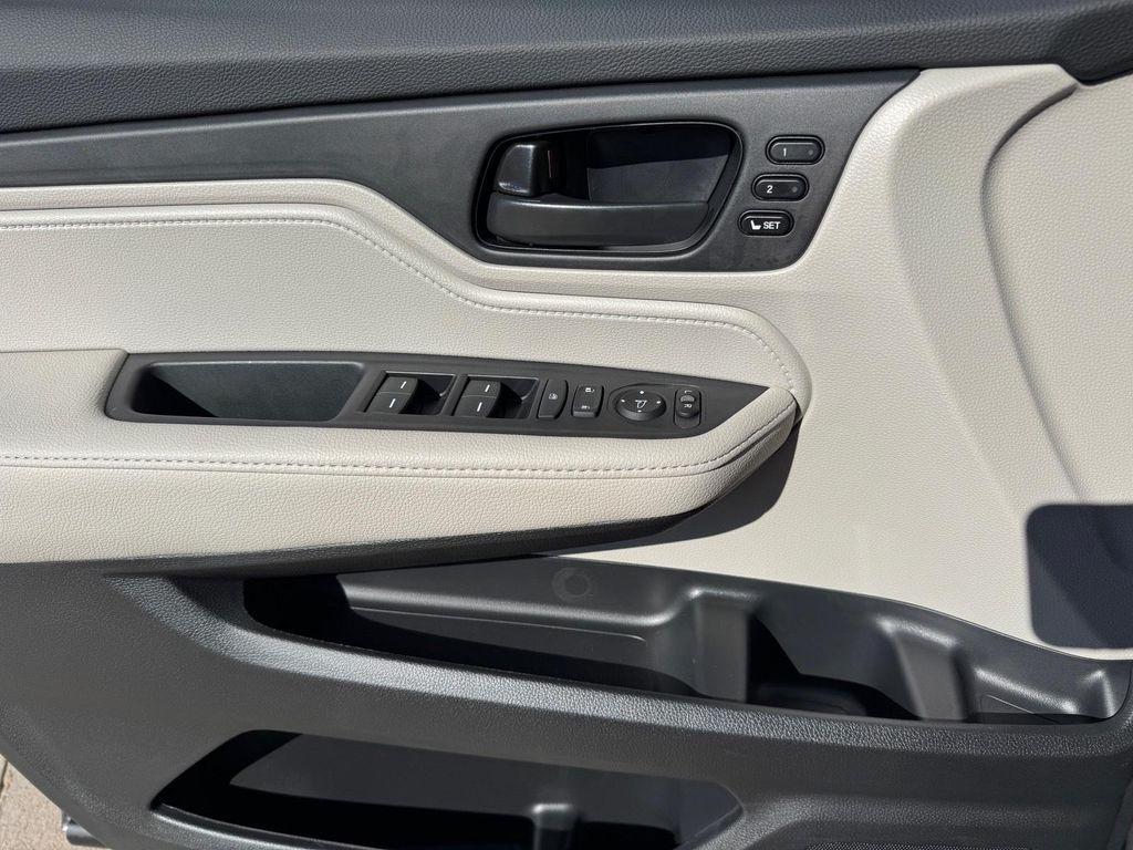 new 2026 Honda Odyssey car, priced at $42,038