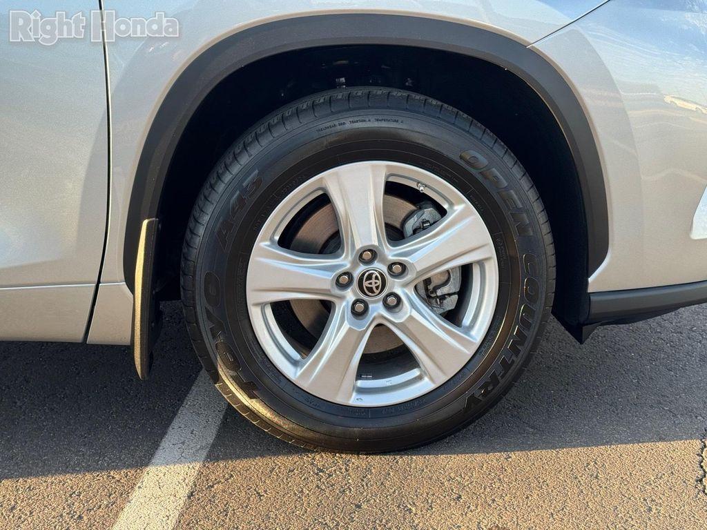 used 2024 Toyota Highlander car, priced at $33,893
