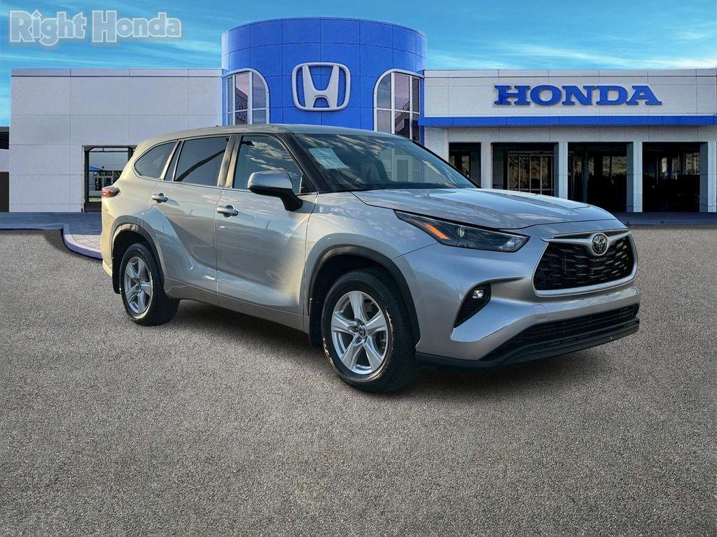 used 2024 Toyota Highlander car, priced at $33,893