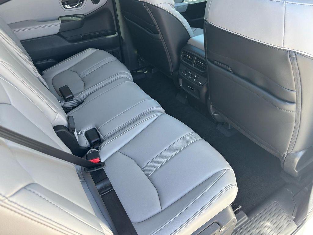 new 2025 Honda Pilot car, priced at $44,666