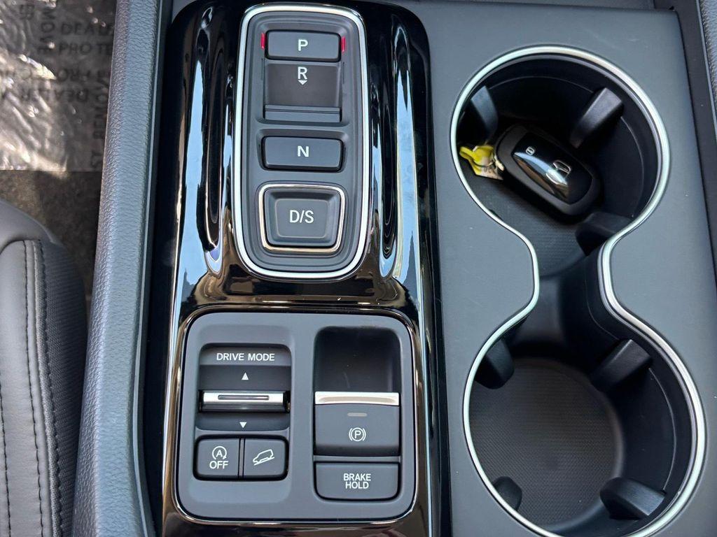 new 2025 Honda Pilot car, priced at $44,666