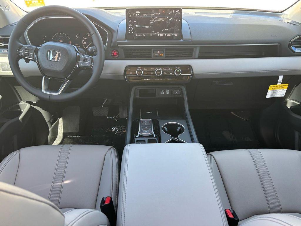 new 2025 Honda Pilot car, priced at $44,666