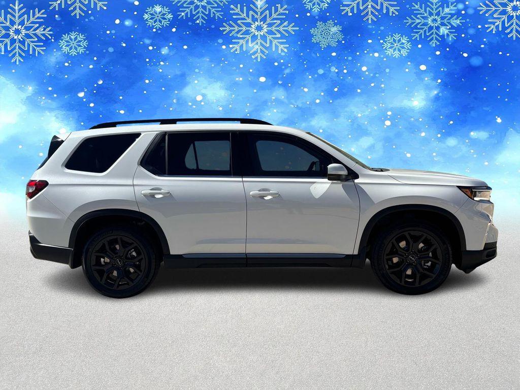 new 2025 Honda Pilot car, priced at $44,666