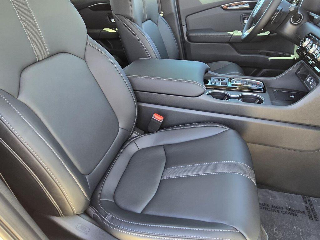 new 2025 Honda Pilot car, priced at $46,623